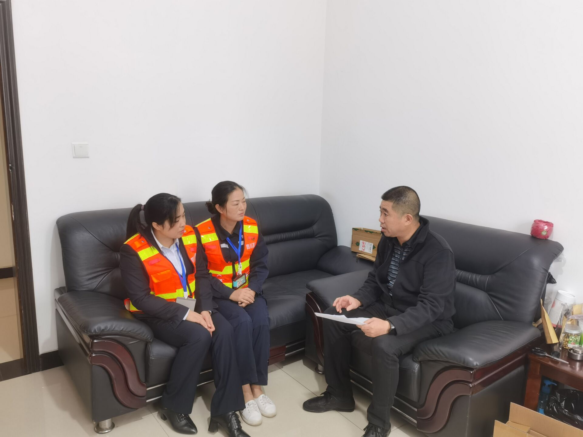 10.25+資陽管理處黨總支開展收費管理人員談話活動+雷亞玲