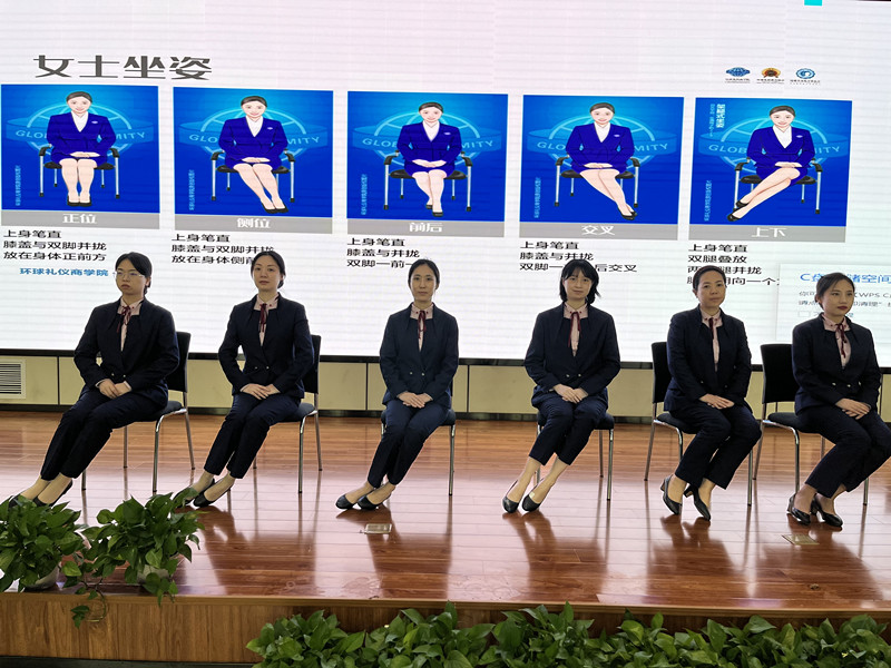 總值班室開展“服務處處在，愉快伴我行”禮儀培訓
