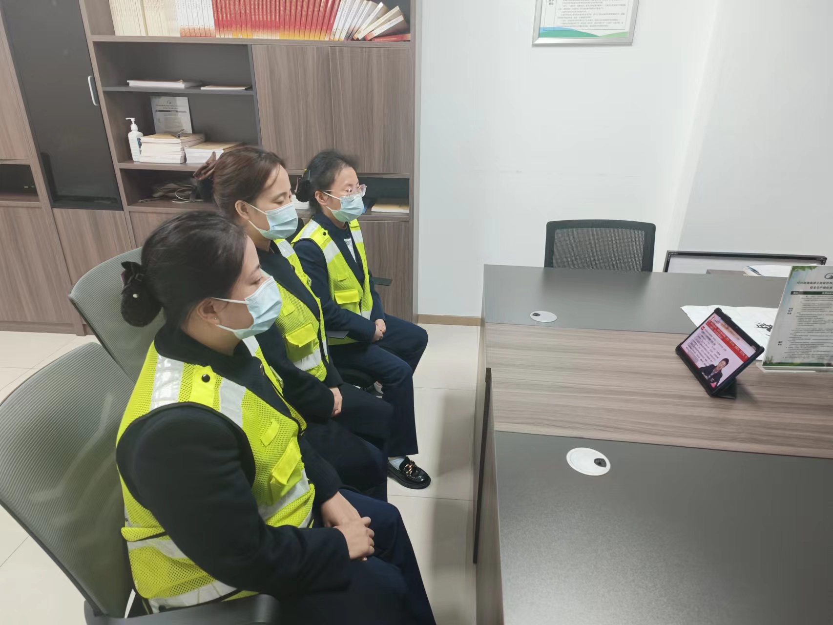 11.15+簡俊 周麗+成都管理處組織學(xué)習(xí)《黨的二十大精神解讀與分析》專題講座