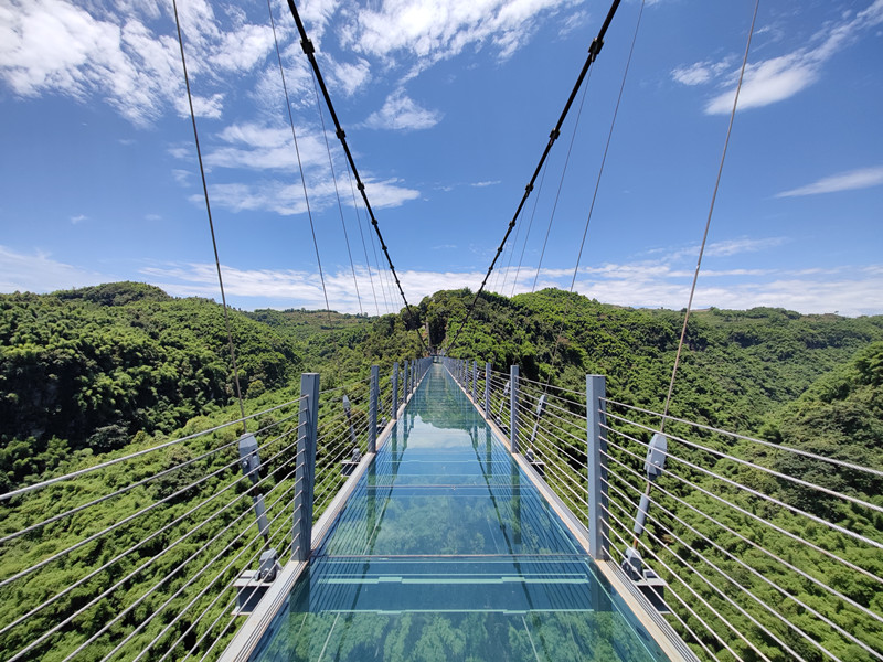玻璃棧橋——四川成渝高速公路股份有限公司成渝分公司劉城辰_副本