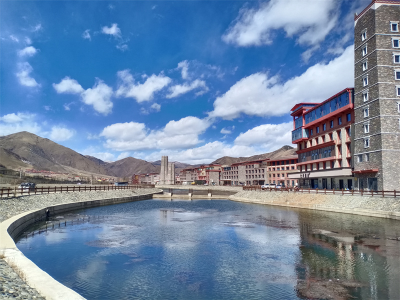 小鎮(zhèn)風(fēng)光——四川成渝高速公路股份有限公司成渝分公司童靜